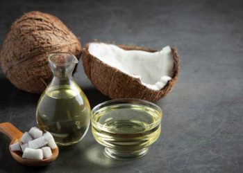 بوتاکس خانگی خط اخم با روغن نارگیل