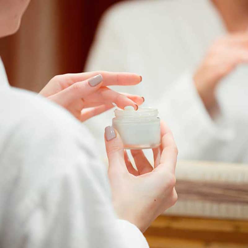 ماسک وازلین و شکر برای صورت