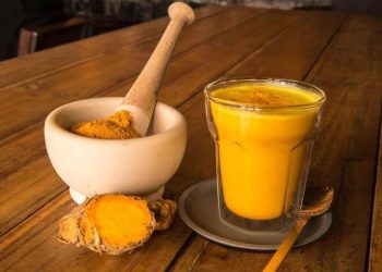 تقویت کلاژن‌سازی با ترکیب شیر و زردچوبه