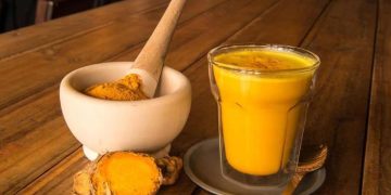 تقویت کلاژن‌سازی با ترکیب شیر و زردچوبه