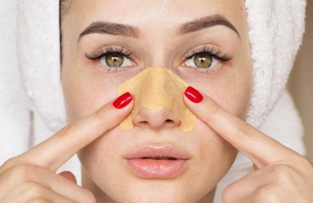 از بین بردن جوش سر سیاه بینی با خمیردندان