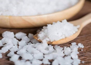 رفع بوی بد زیر بغل با زاج