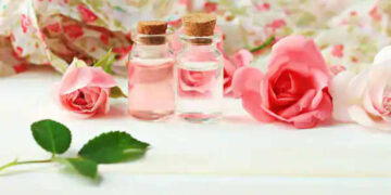 از بین بردن جوش صورت با گلاب و مواد طبیعی