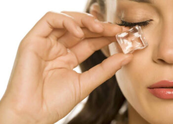 بوتاکس صورت با یخ بابونه