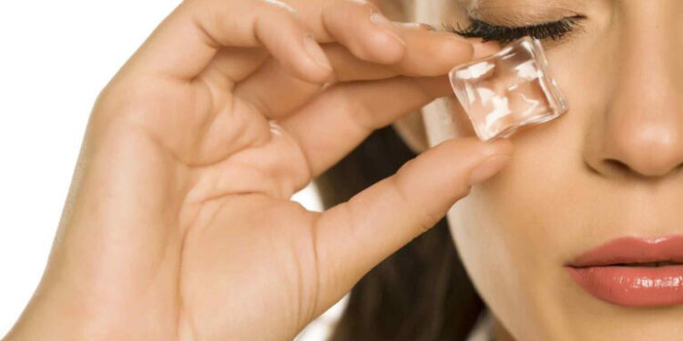 بوتاکس صورت با یخ بابونه