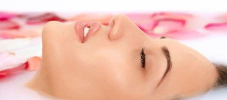 بوتاکس صورت با گلاب و شیر خشک