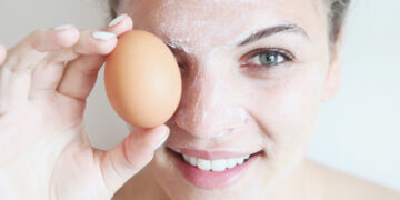 بوتاکس صورت با سفیده تخم‌ مرغ و لیمو