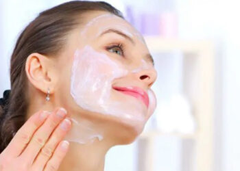 بوتاکس خانگی شیر خشک و گلاب