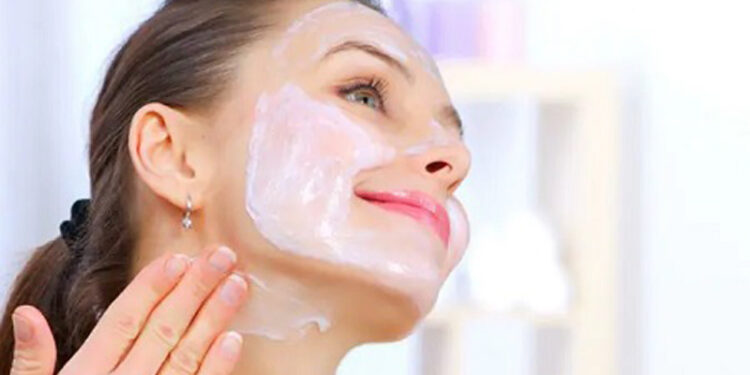 بوتاکس خانگی شیر خشک و گلاب