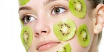 بوتاکس صورت با یخ کیوی