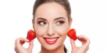 بوتاکس صورت با یخ توت ‌فرنگی