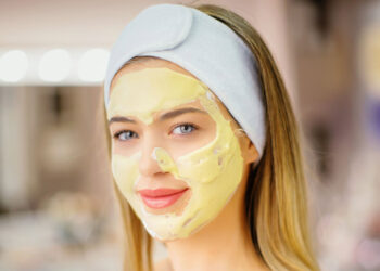 ترکیب زردچوبه و گلاب برای صورت