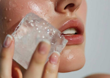 بوتاکس صورت با یخ گلاب