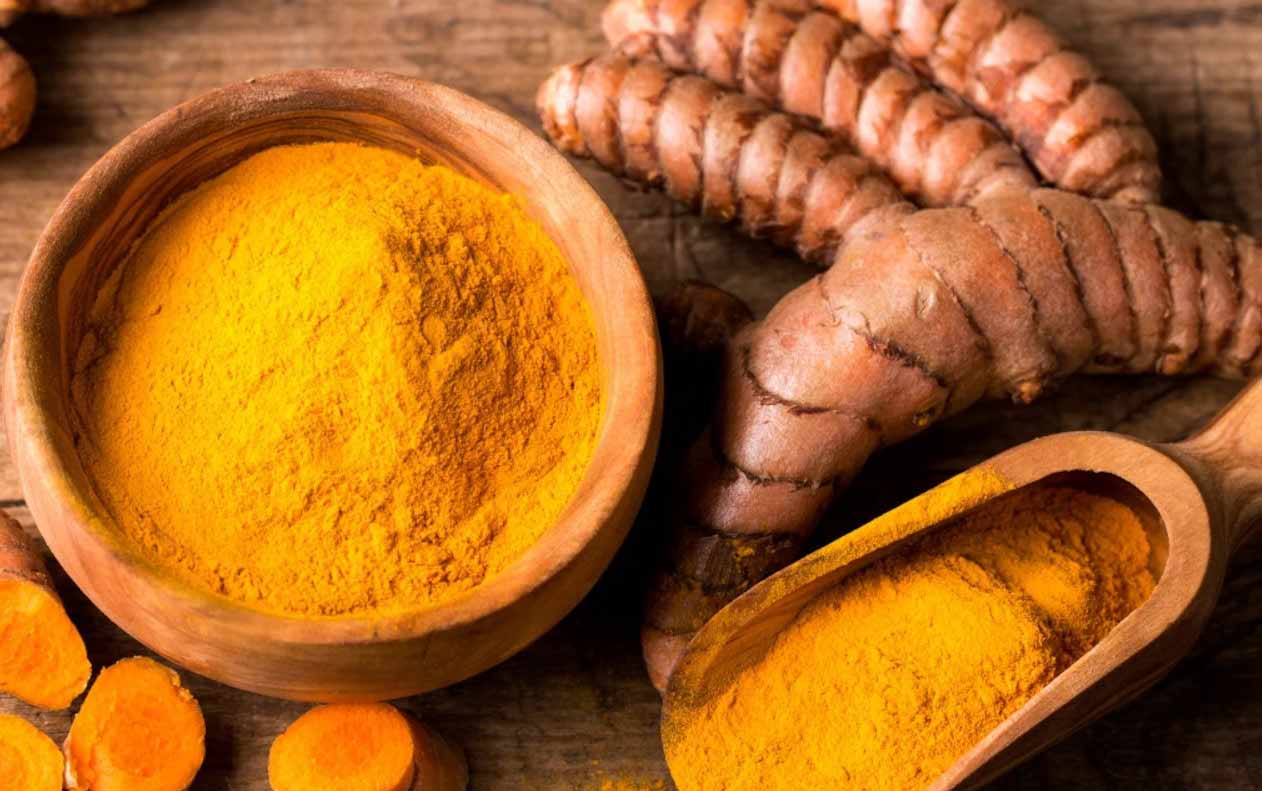 ترکیب زردچوبه و گلاب برای صورت