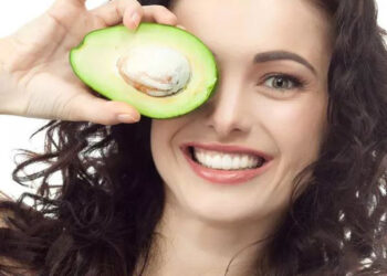 بوتاکس صورت با اسفناج، موز و آووکادو
