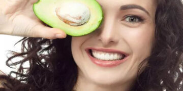 بوتاکس صورت با اسفناج، موز و آووکادو