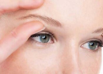 چطور سفیده تخم‌ مرغ لیفت پلک ایجاد می‌کند