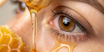 عسل برای چروک دور چشم