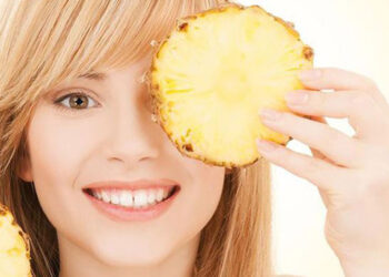 آب آناناس برای چروک دور چشم