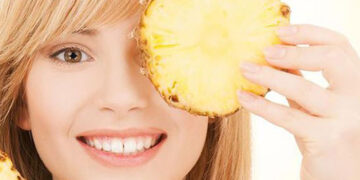 آب آناناس برای چروک دور چشم