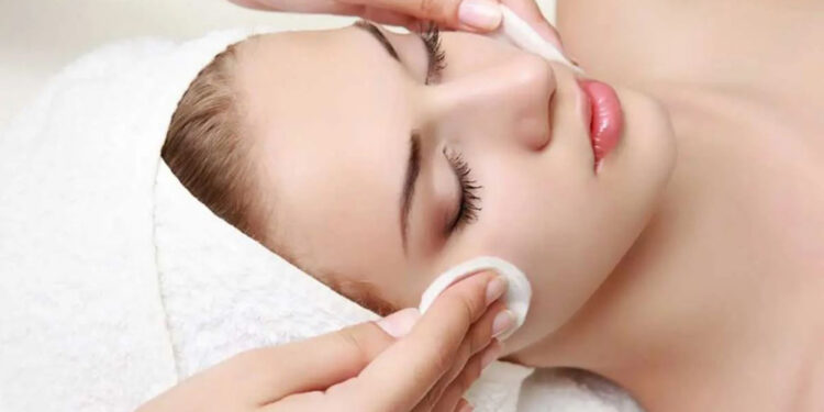 فیشیال صورت بهتر است یا لایه برداری