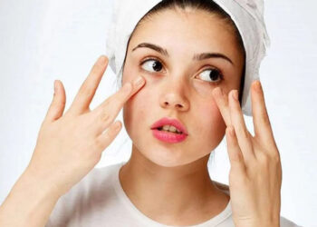 روغن جوجوبا برای جوانسازی زیر چشم