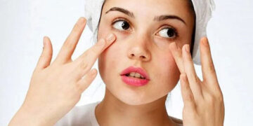 روغن جوجوبا برای جوانسازی زیر چشم