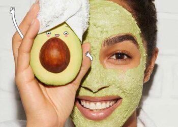 بوتاکس خانگی با آووکادو و روغن بادام