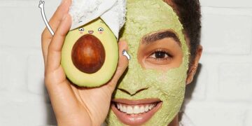 بوتاکس خانگی با آووکادو و روغن بادام