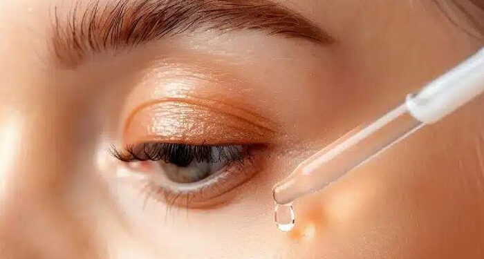 روغن هسته زردآلو برای جوانسازی زیر چشم