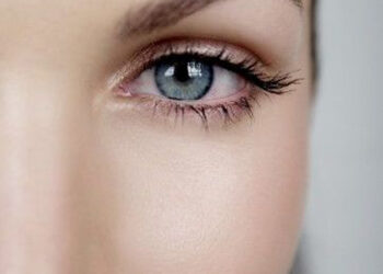 روغن دانه هویج برای جوانسازی زیر چشم