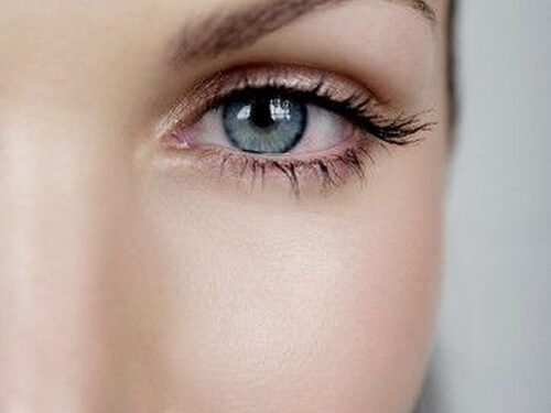 روغن دانه هویج برای جوانسازی زیر چشم