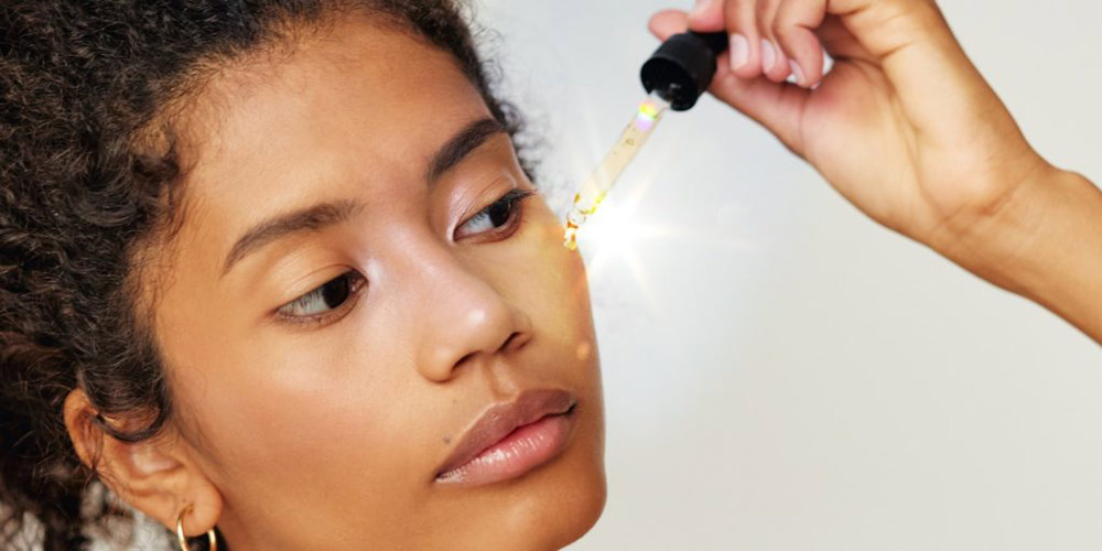 روغن گل رز برای جوانسازی زیر چشم