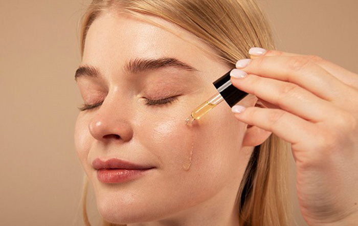 روغن اسکوالان برای جوانسازی زیر چشم