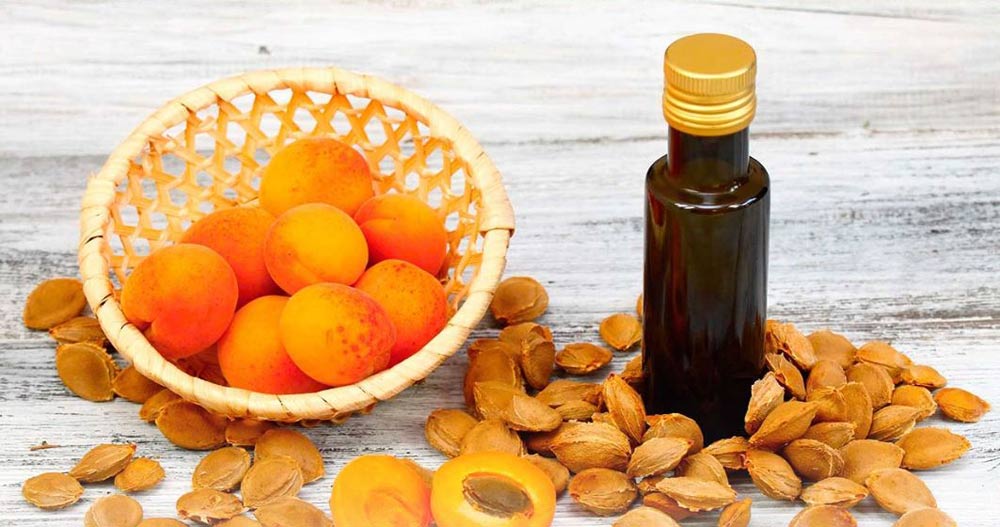 روغن هسته زردآلو برای جوانسازی زیر چشم
