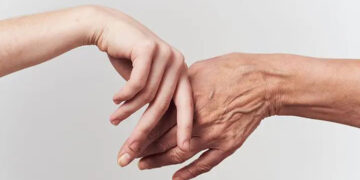 بهترین روش جوانسازی دست