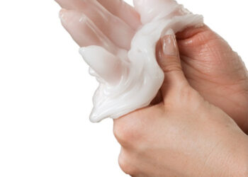 جوانسازی پوست دست با پارافین