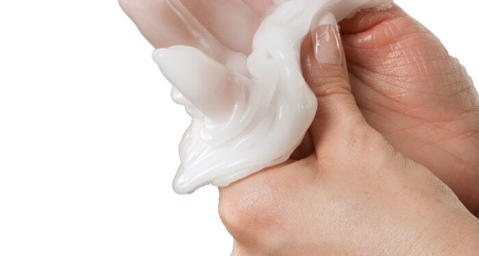 جوانسازی پوست دست با پارافین