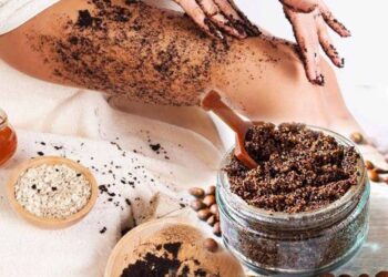 اسکراب بدن خانگی با قهوه و شکر