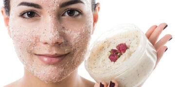 اسکراب صورت در منزل