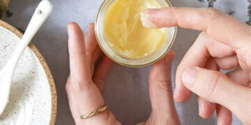 بهترین روش خانگی جوانسازی پوست دست