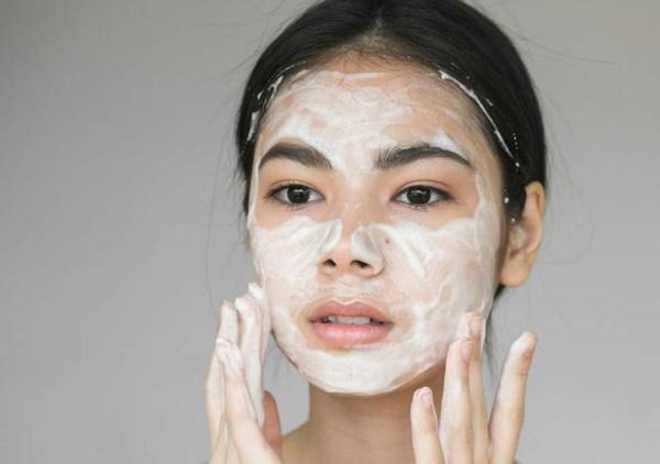 پاکسازی پوست چرب در خانه